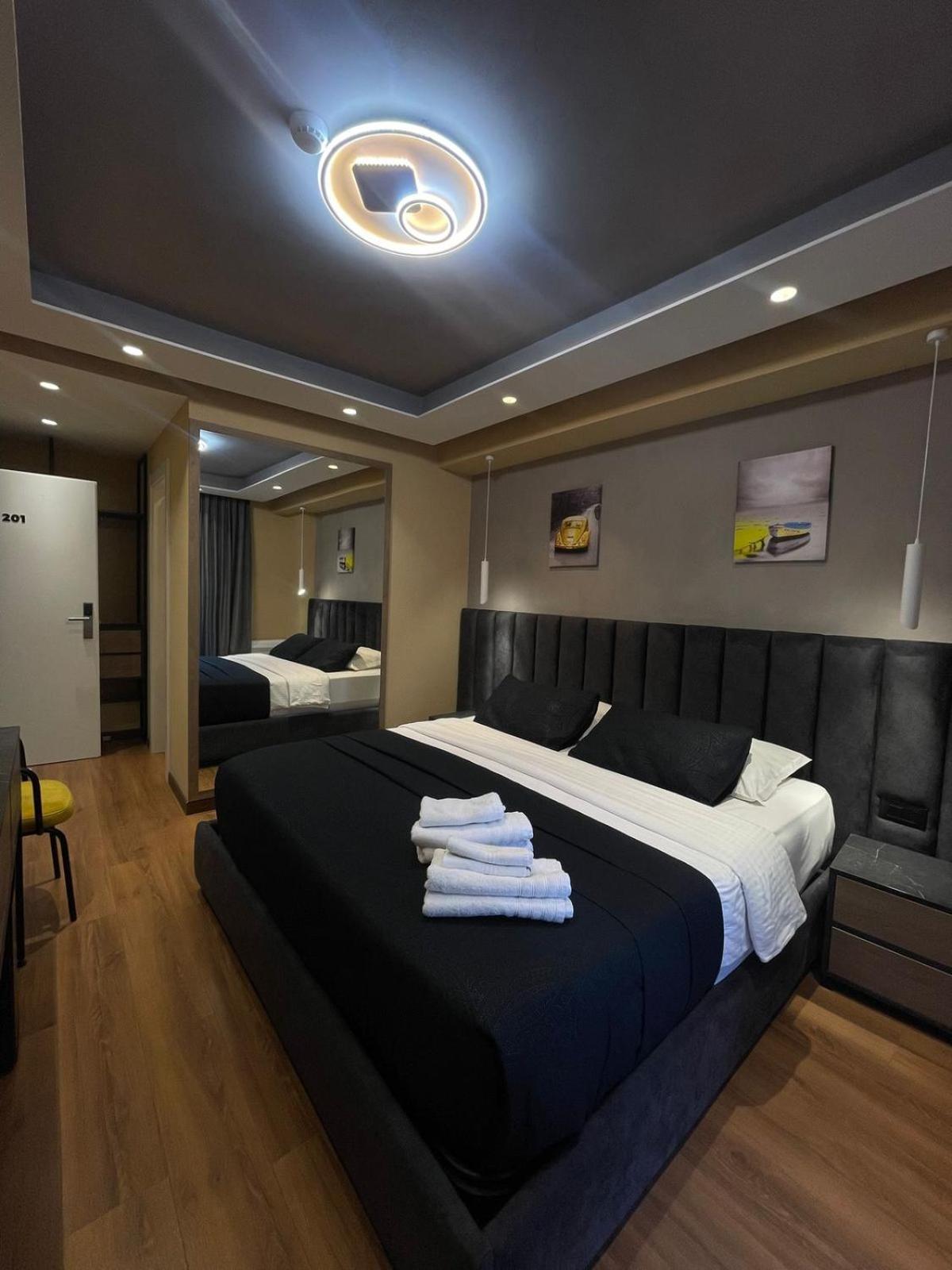 Peaky Hotel Durres Exterior photo